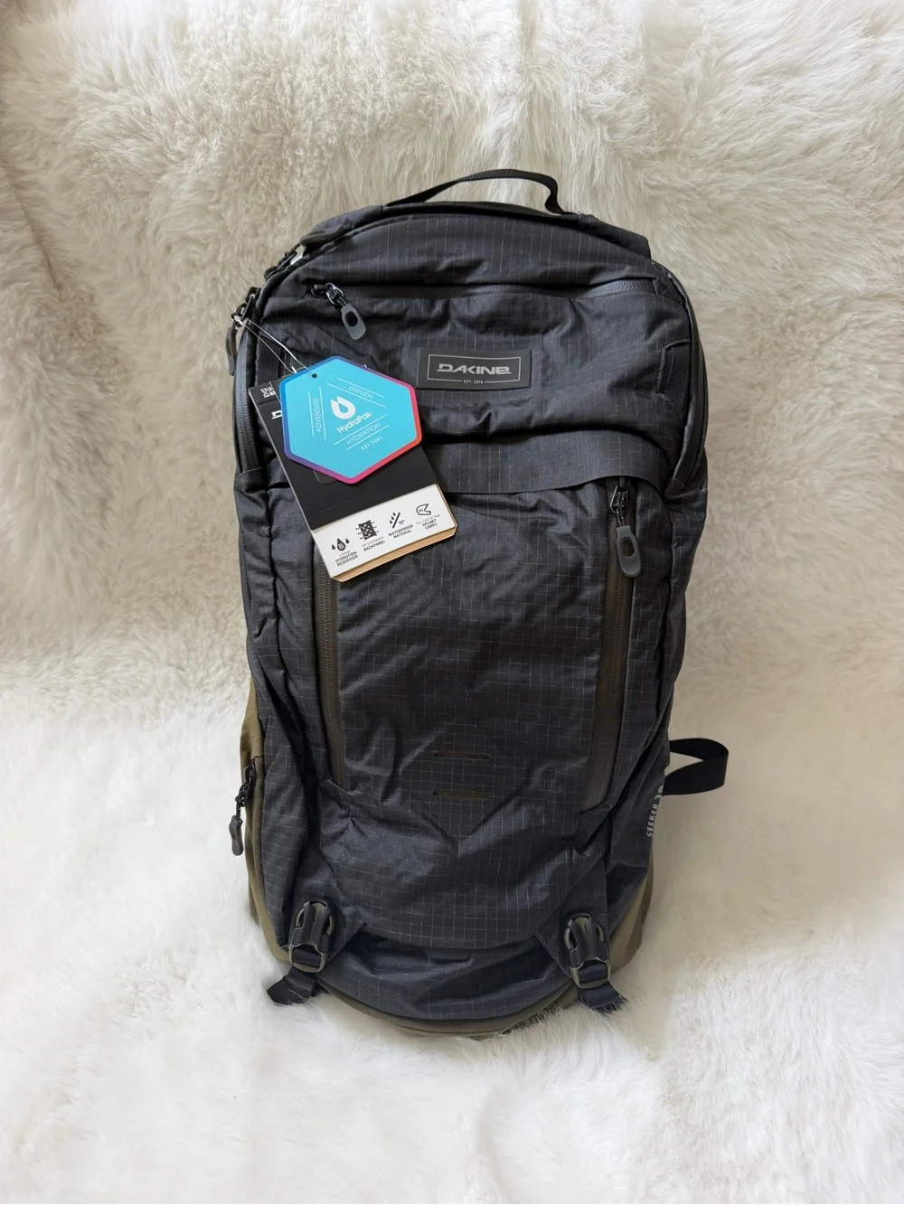 DAKINE Seeker 18L Hydration Pack NWT